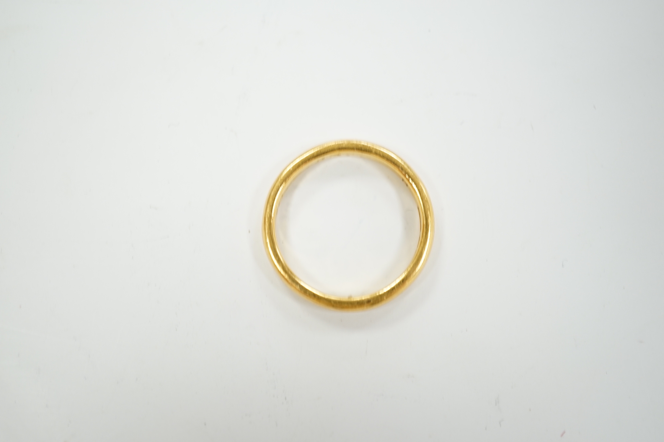 A George V 22ct gold wedding band, size Q, 5.4 grams.